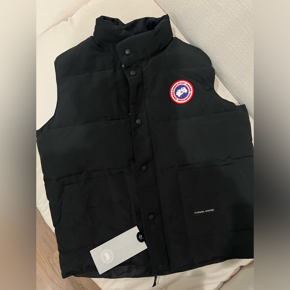 Canada Goose Black Freestyle Crew Vest NWT size M/L